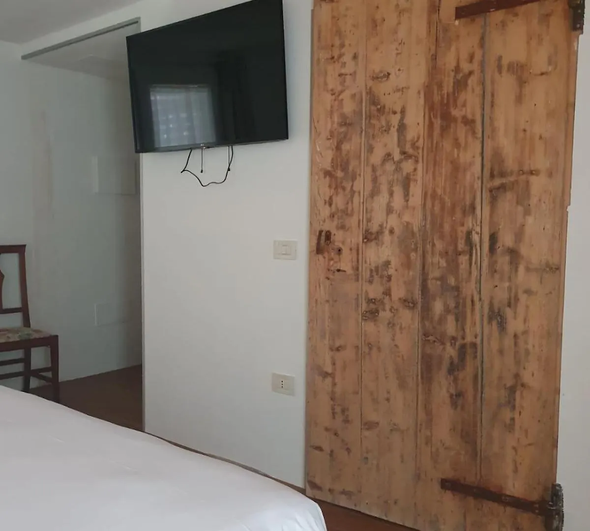 Osteria e Locanda Del Viaggiatore Russi 0*,